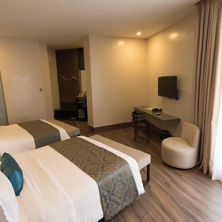 Goldberry Lite Hotel Iloilo City Bagian luar foto