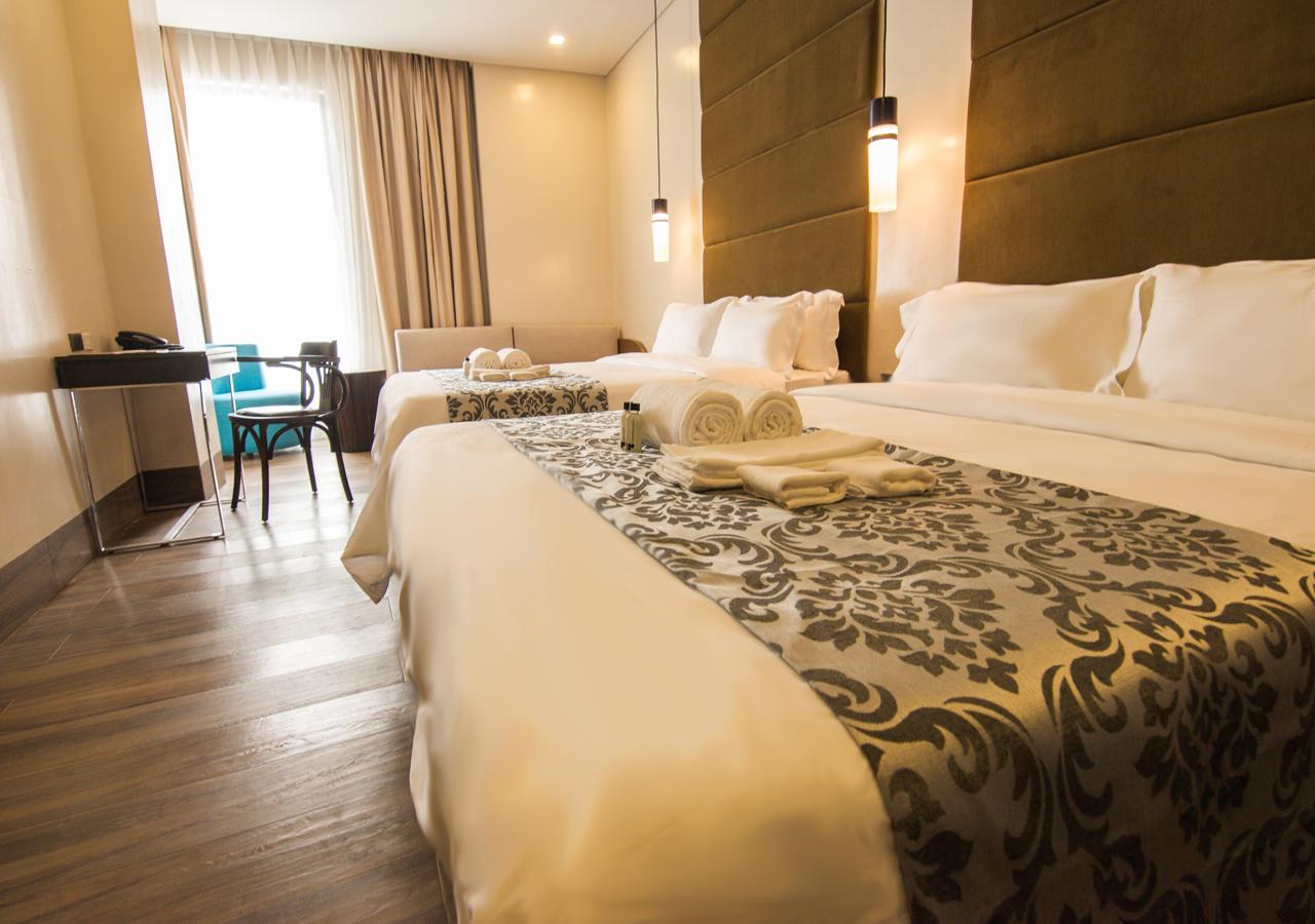 Goldberry Lite Hotel Iloilo City Bagian luar foto