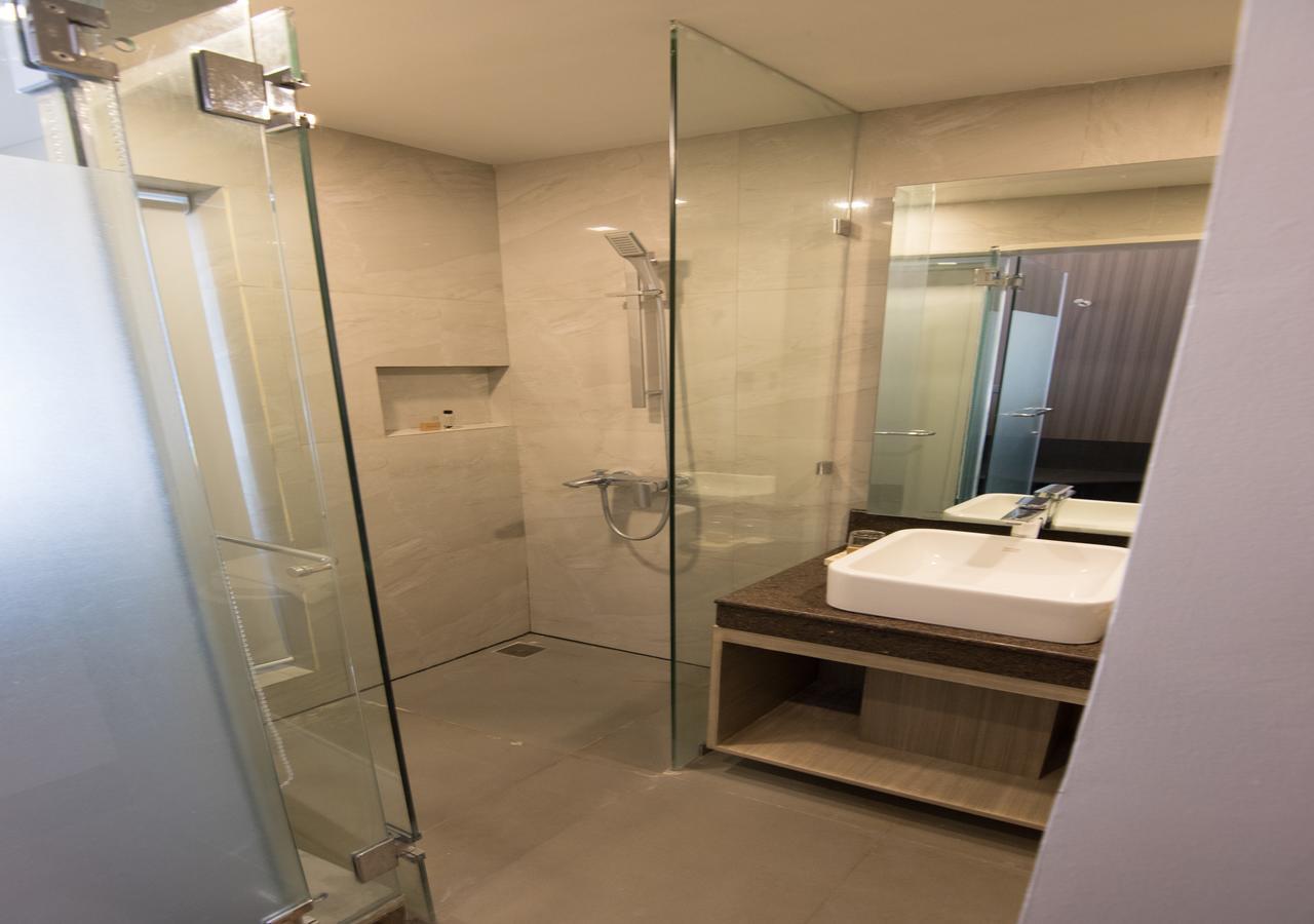Goldberry Lite Hotel Iloilo City Bagian luar foto