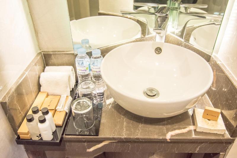 Goldberry Lite Hotel Iloilo City Bagian luar foto
