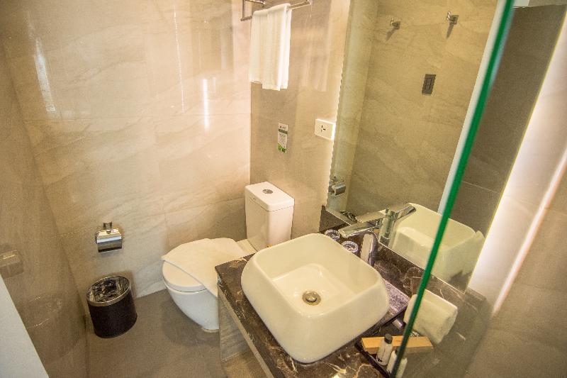 Goldberry Lite Hotel Iloilo City Bagian luar foto
